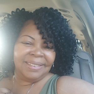 Meet your Posher, Yolanda